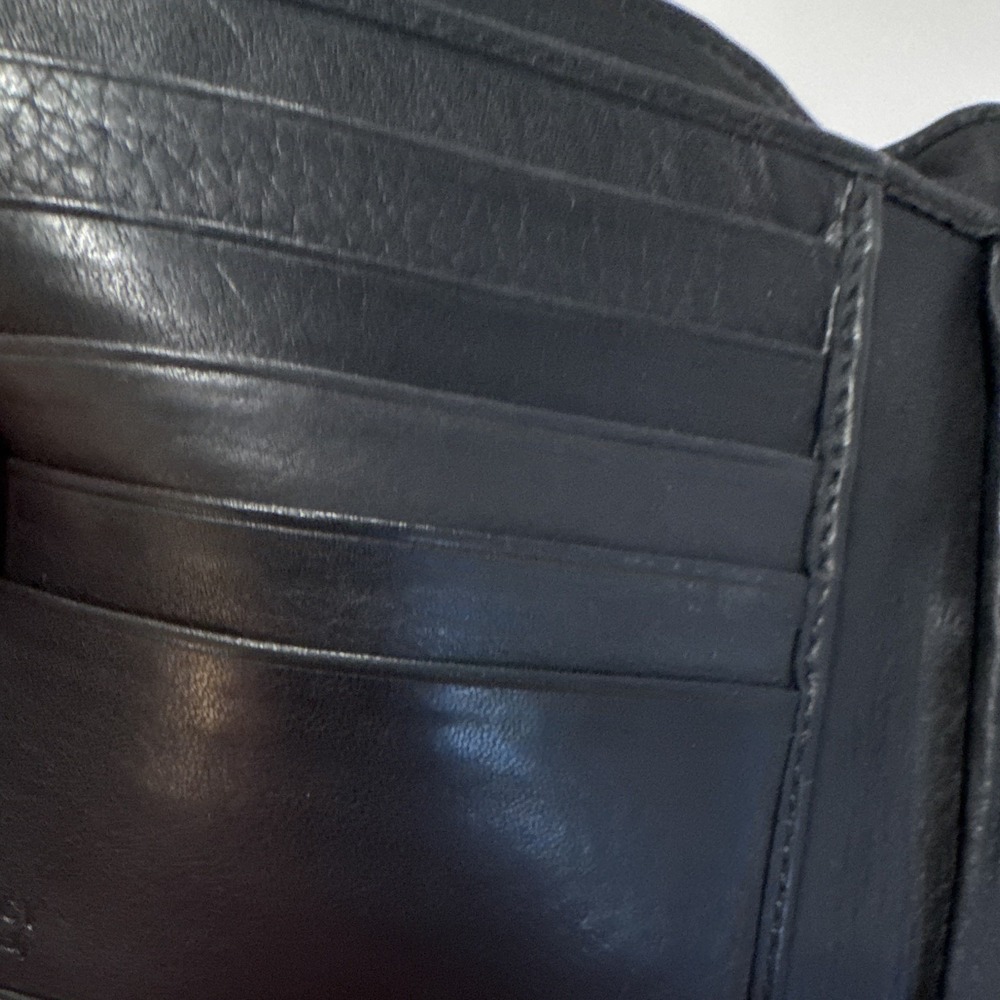 Gucci Black Snap Wallet w/ Logo Hardware, Coin Pocket & Credit Card Slots - Picture 13 of 16